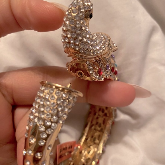 Peacock Clasp Bracelet - Picture 4 of 6